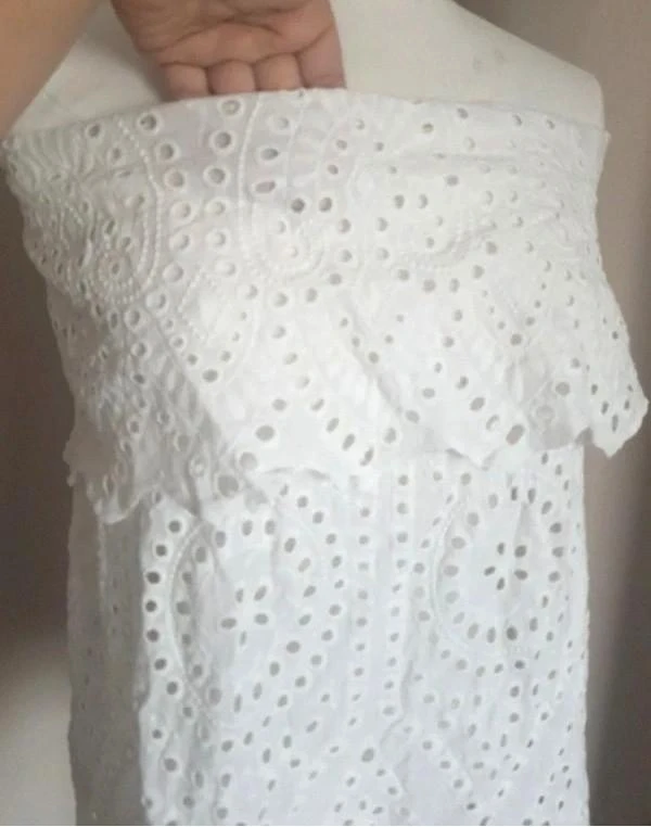 Top blanco con hombros descubiertos en bordado inglés 34 - XS – photo 2